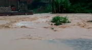 Chuva provoca queda de barreira e Bombeiros resgatam idoso em Maceió - imagem 4