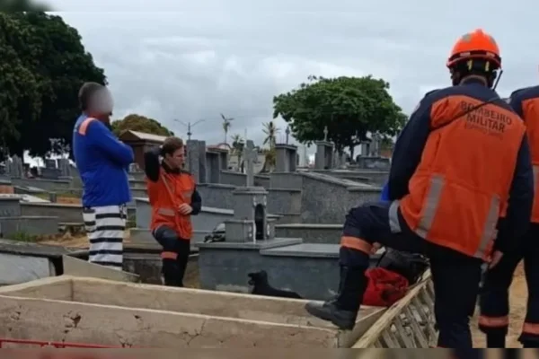 Imagem colorida, Homem morre ao cair em túmulo do pai- Metrópoles