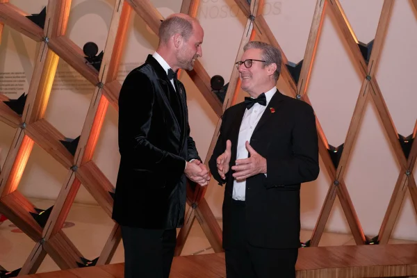 Primeiro-ministro do Reino Unido veio ao Brasil para prêmio de William