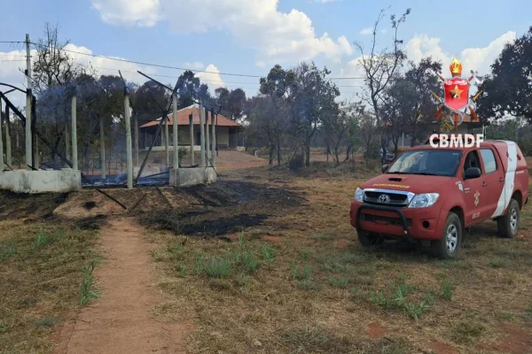 Incêndio atinge residências em comunidade indígena no DF