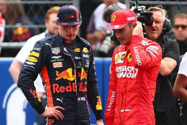 Verstappen sofre punição e perde pole position para Leclerc