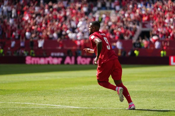 Cyle Larin, do Canadá