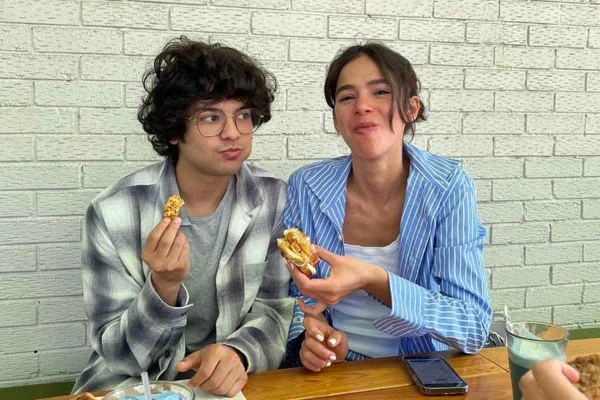 Astro de Besouro Azul parabeniza Bruna Marquezine e fãs apontam affair