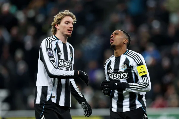 Imagem colorida de Joe Willock