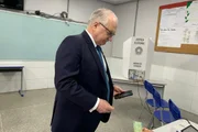 Fachin compareceu ao colégio da 214 sul para votar 