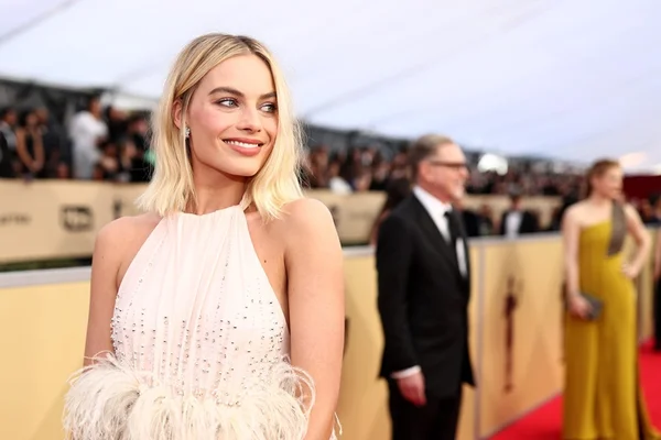 Confira os looks das atrizes no tapete vermelho do SAG Awards