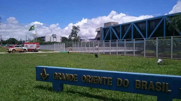 Rapaz leva choque, cai em espelho d’água e morre na Asa Sul