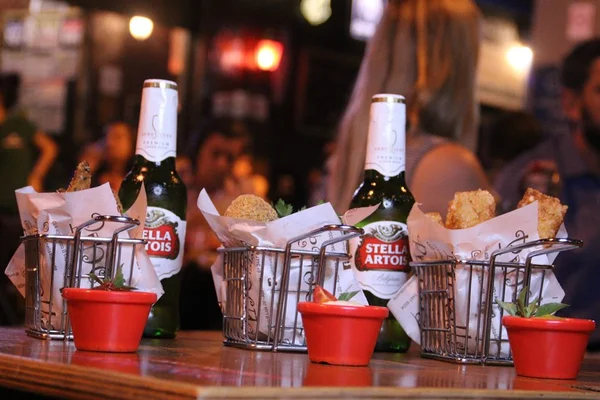 Pinella recebe Circuito Stella com trio de petiscos por R$ 40