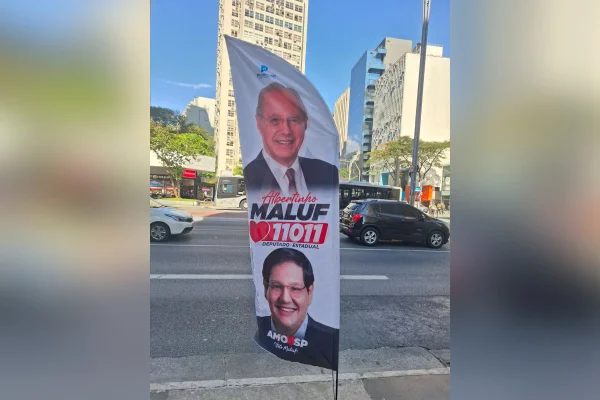 Maluf é "resgatado" em materiais de propaganda do PP na Avenida Paulista