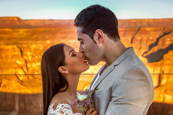 Simaria posa seminua com o marido e celebra Dia dos Namorados. Veja