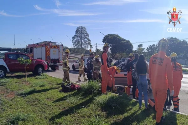Motorista fica ferido em acidente com três veículos no DF