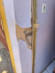 O cadeado foi quebrado e a casa foi invadida