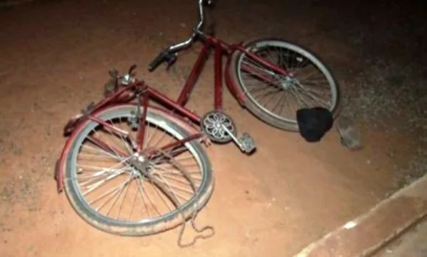 Homem morre ao perder controle de bicicleta e ser atingido por carreta