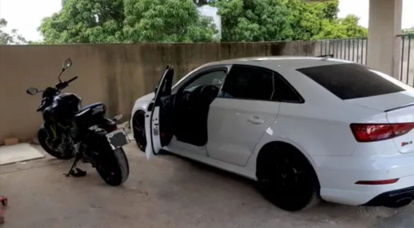carro e moto apreendidos