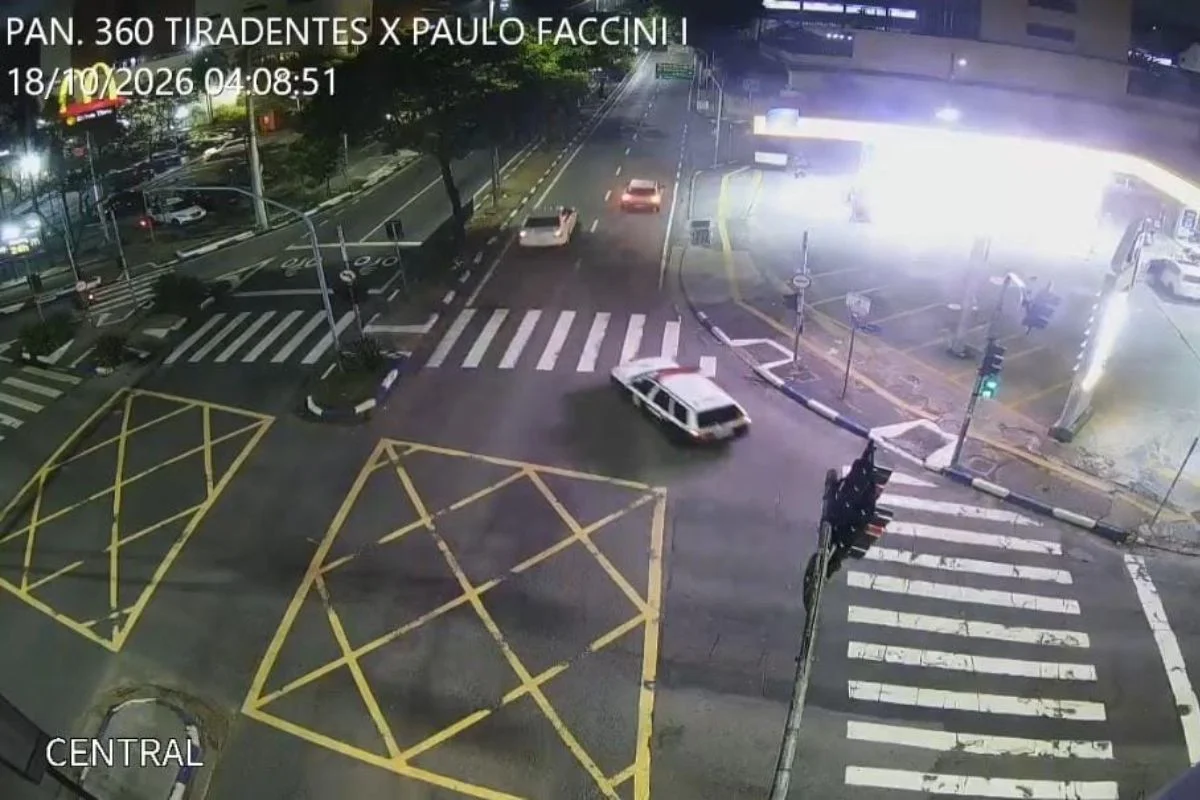 Delegado disse ter tido braço puxado por rapaz durante abordagem a moto em Guarulhos e que tiro foi acidental. Ele foi empossado mês passado Delegado disse ter tido braço puxado por rapaz durante abordagem a moto em Guarulhos e que tiro foi acidental. Ele foi empossado mês passado