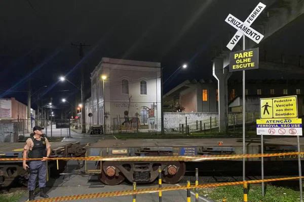 O acidente aconteceu na terça-feira, em Taubaté. O homem tentou atravessar a linha férrea com uma bicicleta quando foi atingido pelo trem - Metrópoles
