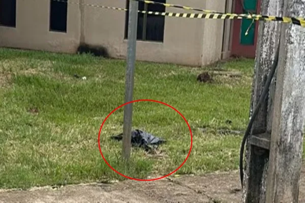 Bebê morto dentro de saco em frente a unidade de saúde, em Aparecida de Goiânia