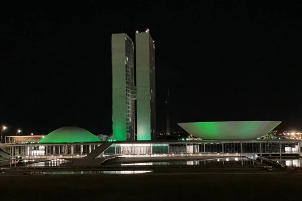 congresso nacional iluminado de verde