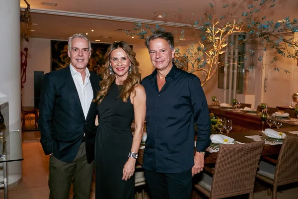 Luciana e Fabiano Cunha Campos homenageiam Paulo Uchôa com jantar