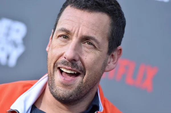 Adam Sandler renova contrato com a Netflix para mais 4 filmes