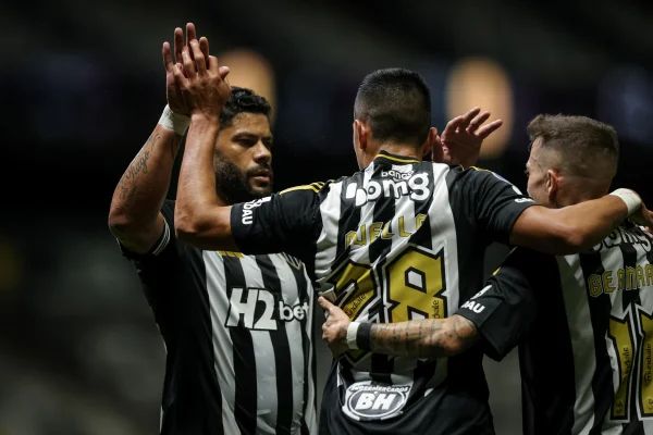 Imagem colorida do confronto entre Atlético x Caracas