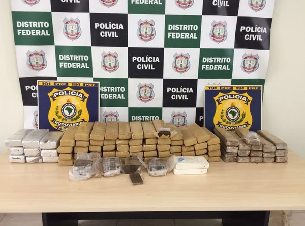 Casal é preso na BR-060 com 76 kg de drogas