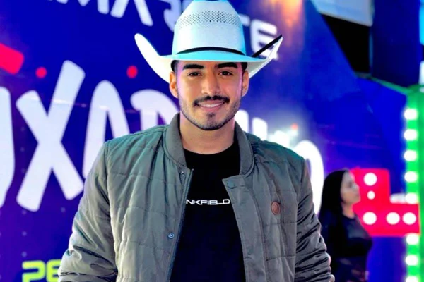Imagem colorida do Influencer Lucas Alexandre que morreu em acidente de trânsito em Goiás