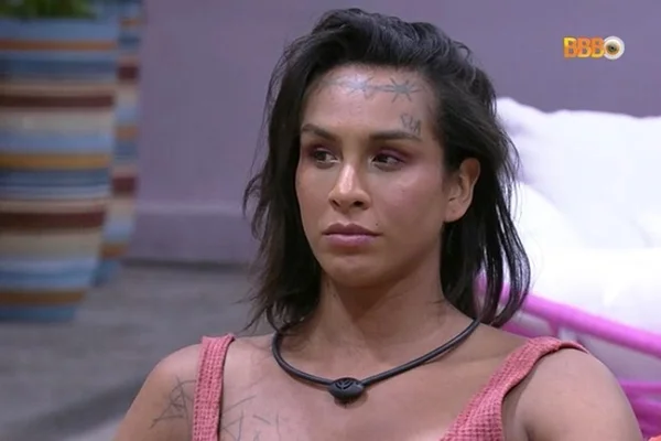 Linn da Quebrada foi muito criticada no Twitter e muitos usuários subiram a #foraLinna