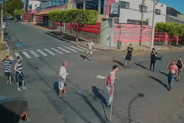 Torcedores brigam antes de partida no interior de SP