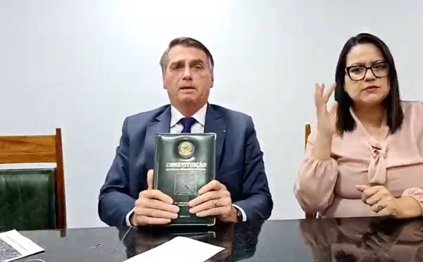 Bolsonaro minimiza ato na USP: “Carta da democracia é a Constituição”