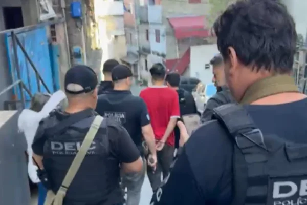 Imagem colorida de preso em caso de professor vítima de latrocínio. Metrópoles