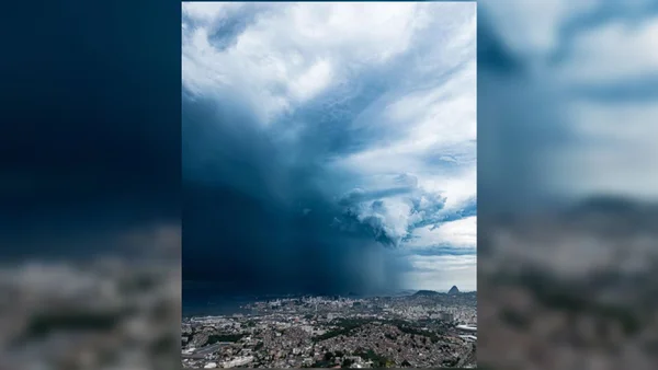 Imagem mostra nuvens carregadas sobre o Rio de Janeiro temporal