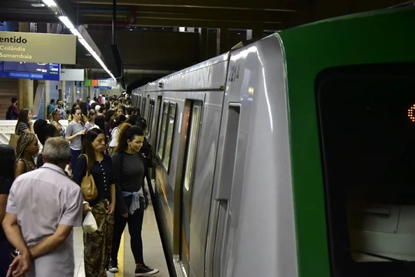 Sem receber benefícios, funcionários do Metrô-DF ameaçam nova greve