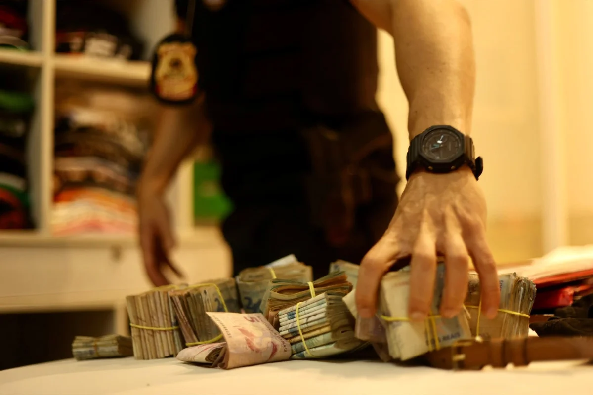 PF investiga grupo armado suspeito de furtar dendê e movimentar R$ 1 bilhão - imagem 23 PF investiga grupo armado suspeito de furtar dendê e movimentar R$ 1 bilhão - imagem 23