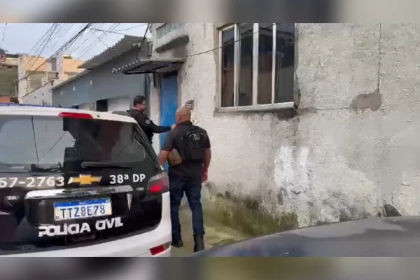 Mulher tenta matar marido após flagrar mensagens entre ele e sua irmã