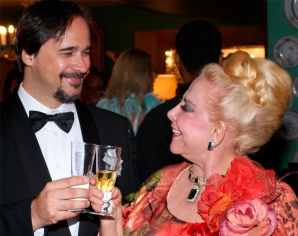 Caso Chopin: fotos de socialite com companheiro não são montagem