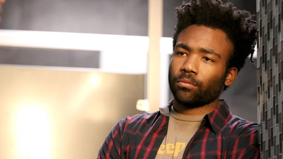 Atlanta retorna no dia 2 para a Robbin' Season: Earn continua determinado a transformar Alfred em um astro do rap, mas antes ambos terão que aprender a reconhecer quem são as pessoas que merecem sua confiança Atlanta retorna no dia 2 para a Robbin' Season: Earn continua determinado a transformar Alfred em um astro do rap, mas antes ambos terão que aprender a reconhecer quem são as pessoas que merecem sua confiança