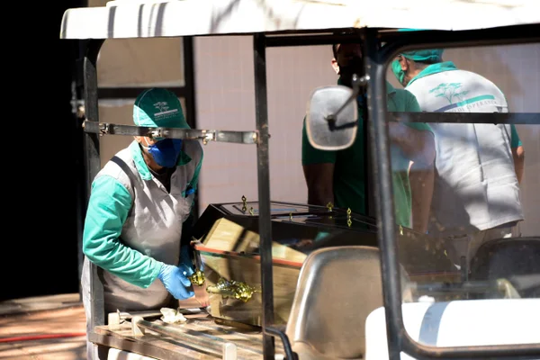 enterro coronavirus 100 mil mortos11