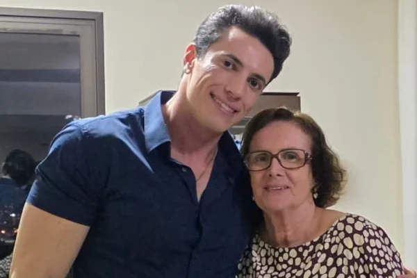 Imagem colorida de Luiz Antonio Garnica, de 38 anos, e a mãe dele, Elizabete Arrabaça, 67 anos, acusados de matar envenenada a professora Larissa Rodrigues, de 37 anos. - Metrópoles