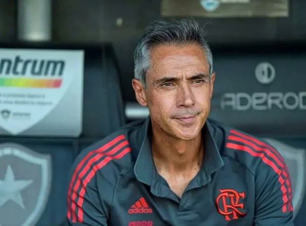 Imagem colorida do treinador Paulo Sousa no Flamengo