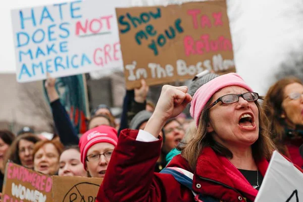 Marcha das Mulheres reúne milhares de pessoas contra Trump