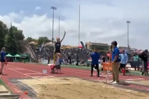 Imagem colorida de atleta trans - Metrópoles