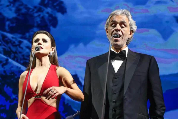 Paula Fernandes dá vexame em show ao lado de Andrea Bocelli