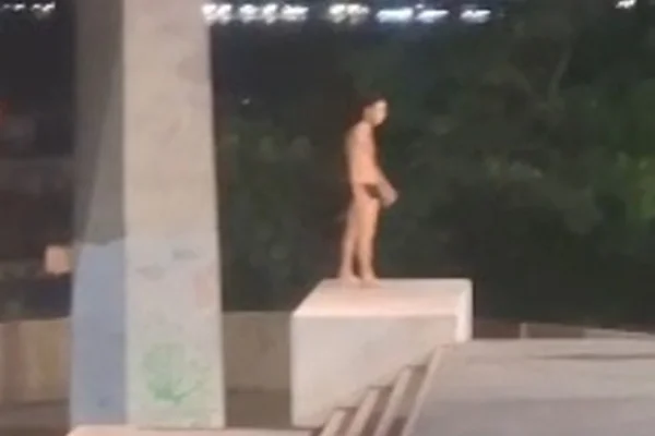 Ex-apresentador da TV Bahia, Darino Sena é socorrido na rua após surto - destaque galeria Ex-apresentador da TV Bahia, Darino Sena é socorrido na rua após surto - destaque galeria
