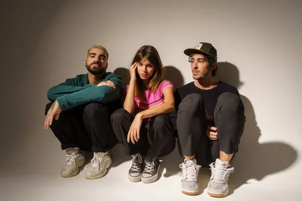 OutroEu e Clarissa exploram novas sonoridades para além do acústico