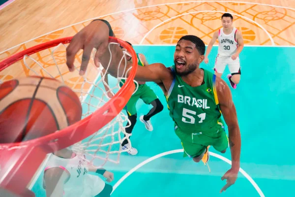 Olimpíadas 2024: Brasil garante vaga nas quartas do basquete masculino
