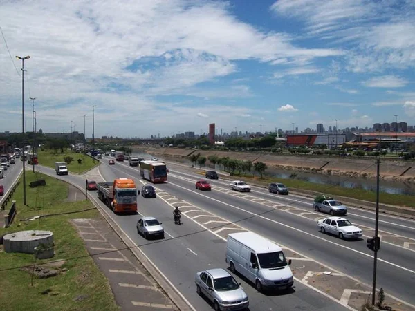 SP: ponte na marginal Tietê é interditada sob risco de ceder