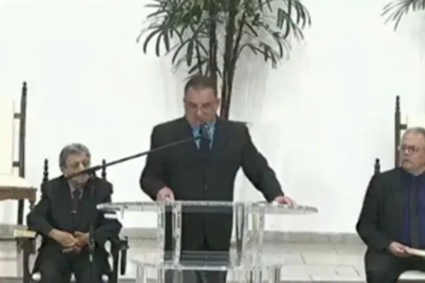 Pastor Edson Cursino, da Assembleia de Deus Ministério de Taubaté (SP), viralizou no sábado (24/1) em vídeo falando sobre agressão ao filho - Metrópoles
