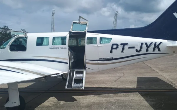 Passageiro porta de avião