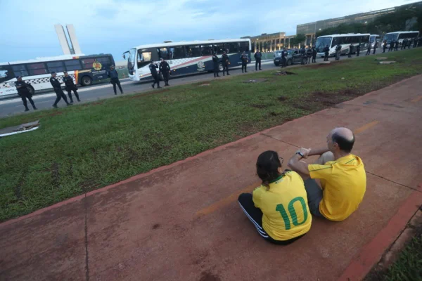 Convocação fraca e reforço na segurança inibem novos atos terroristas pelo país